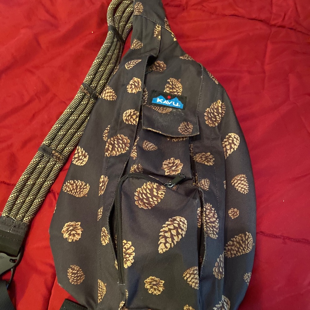 EUC Kavu pinecone bag!